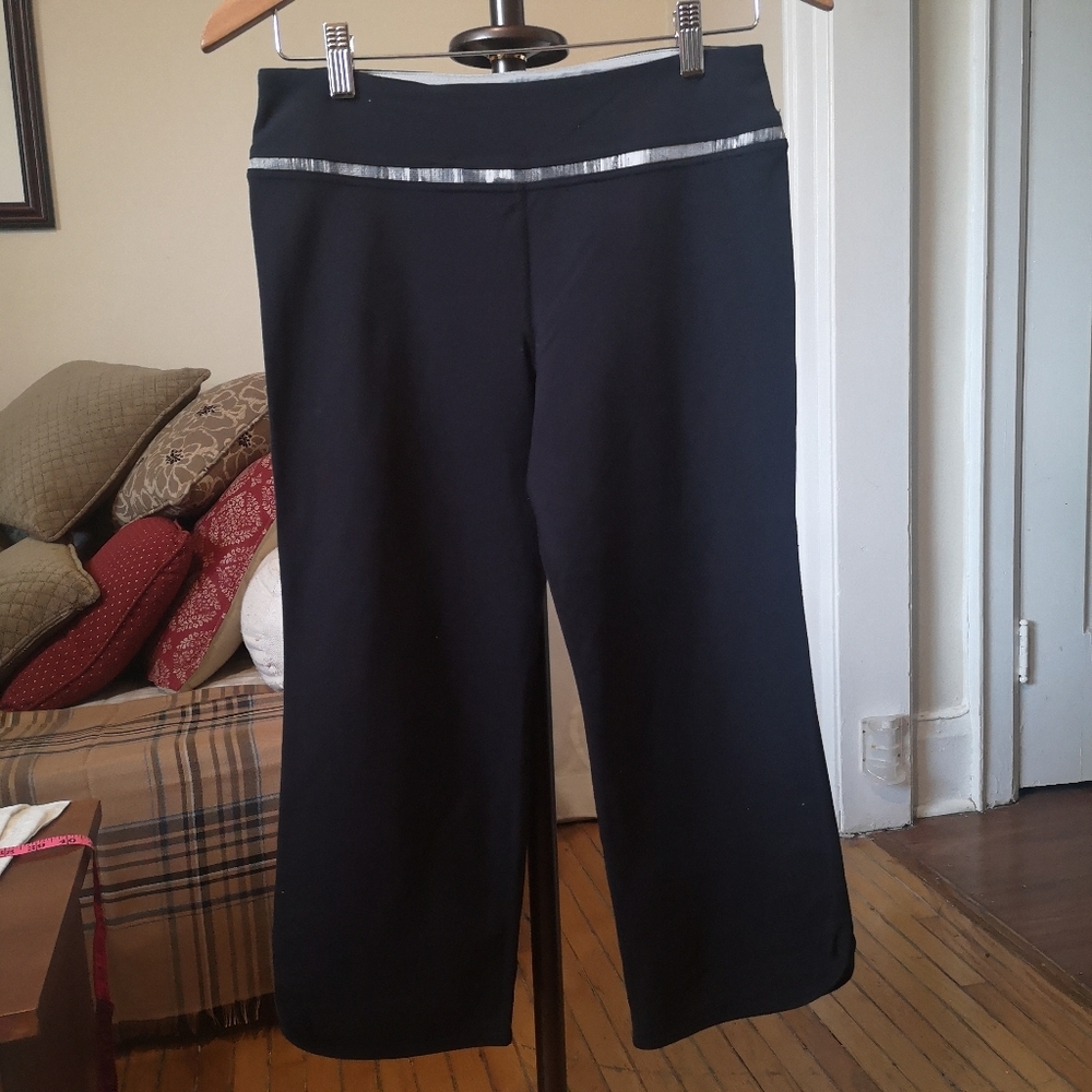 3/$20 Tuff Athletics capri yoga pants